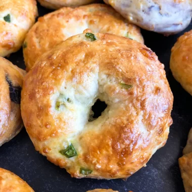 Jalapeño Cheddar Bagels