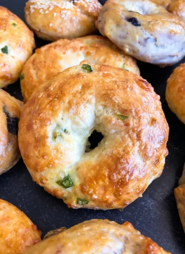 Jalapeño Cheddar Bagels