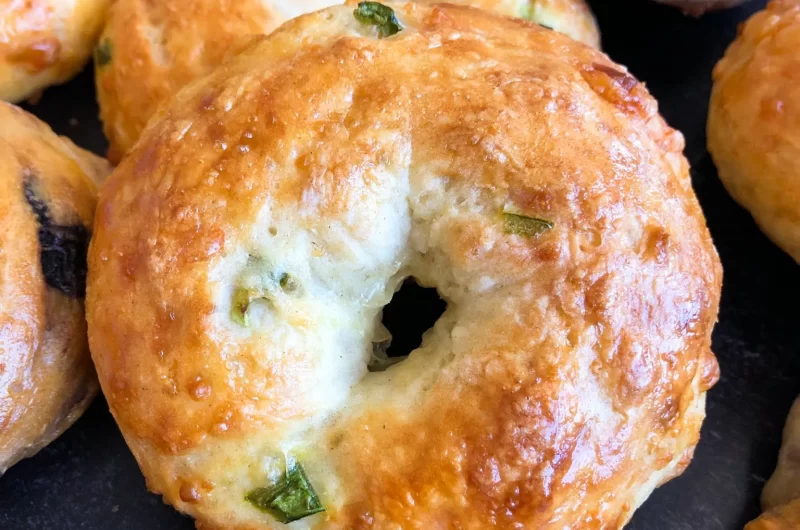 Jalapeño Cheddar Bagels