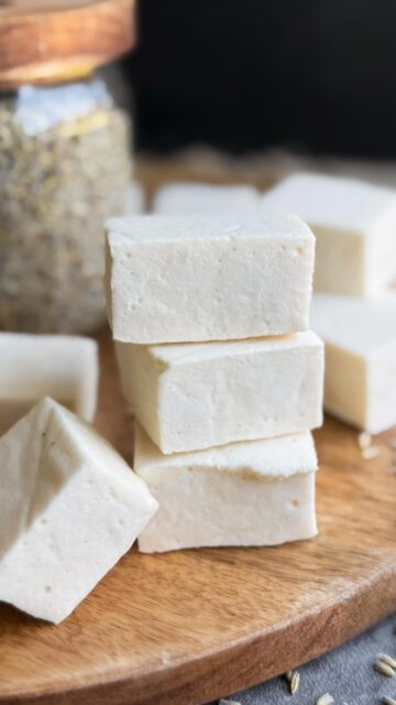 I’ve seen lots of people who eat Rice Krispies as a pre-workout energy-boosting snack, but instead of filling your body with inflammatory sugar, you can now make these healthier marshmallows instead! I used honey as the sweetener, and I infused some lavender into them as well. Lavender is great for relieving anxiety, so if you get pre-gym anxiety, then you’ll love these marshmallows! They’re also rich in gelatin, which supports joint health and helps you recover from your workout quicker. Annnnd I put egg whites in them for a protein boost that also makes it a more balanced snack.5 egg whites
1/4 cup water (2oz)
1/4 cup @furtherfood gelatin (40g)
1 cup honey (350g)
1/2 tsp vanilla extract
1/4 tsp lavender leaf powder
1/4 tsp salt1. Line a 9x13 baking dish with parchment paper.
2. Make lavender powder: Use a mortar and pestle to crush into a powder, or I actually just blended dried lavender leaves in my coffee grinder until it became a powder. Just FYI - you’ll need to do a couple Tbsp to get it to blend. Doing too small of an amount will just move it around but not actually blend into powder.
3. In a large bowl using an electric mixer with the whisk attachment, beat egg whites on high for 3 mins until they firm up and form a soft peak when you turn off the mixer and remove the whisk.
4. In a small saucepan, heat the water over medium heat for just 30-60 seconds until warm (not too hot). Whisk in the gelatin, then add the honey, lavender, vanilla extract, & salt and whisk together. Let sit on low heat for a minute or two, stirring consistently.
5. Slowly pour the hot gelatin mixture into the egg whites while beatjng together, beat for 8-10 mins until it thickens & creates peaks. Pour into the prepared pan and spread into an even layer with a spatula. Let sit at room temp for 4+ hours to firm up. Slice into squares & store leftovers in an airtight container the fridge for up to 7 days.#marshmallows #healthybaking #honey #lavender #refinedsugarfree #honeylavender #eeeeeats #healthyeats #recipeshare