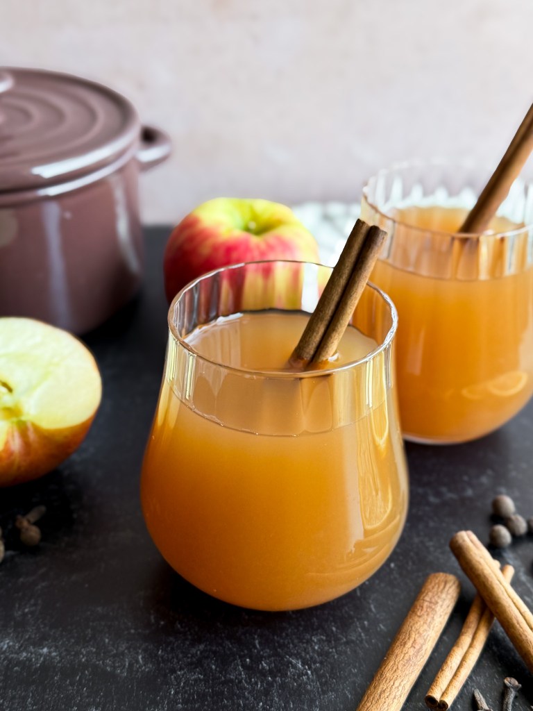 Homemade Spiced Apple Cider (Mulled Apple Cider)