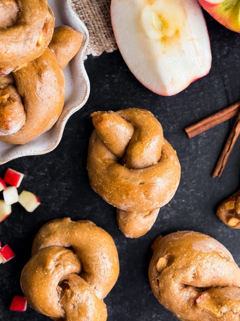 High-Protein Apple Cinnamon Bagel Knots