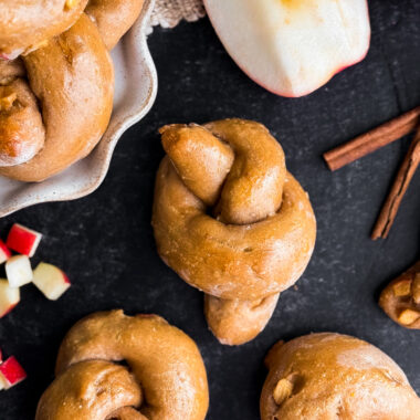 High-Protein Apple Cinnamon Bagel Knots