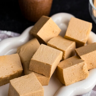 Healthy Homemade Marshmallows (with marshmallow root and gelatin!)